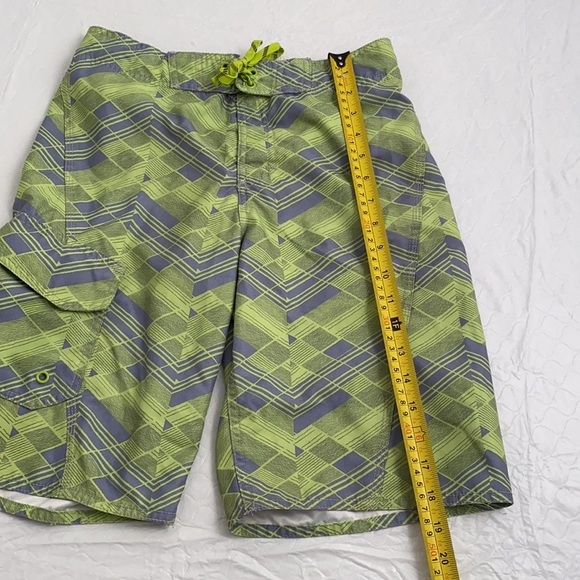 LL Bean green gray pattern mesh lined swim trunks 12 - Picture 2 of 8